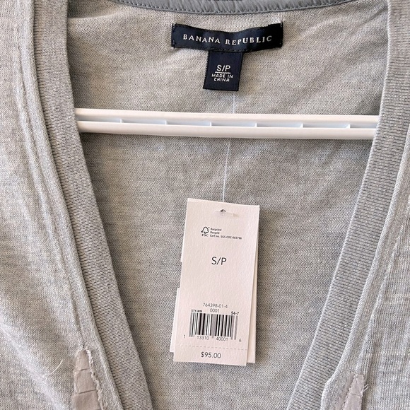Banana REPUBLIC V Neck Grey Cardigan Pleated Accent NWT Womens Small. - Picture 5 of 7